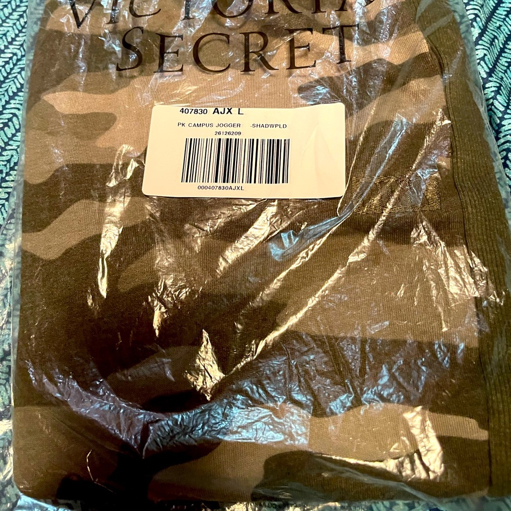 PINK campus joggers army camouflage in large